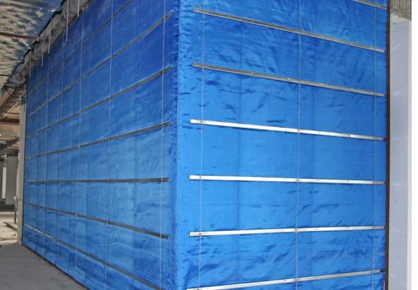 中庭提升式无机布复合防火卷帘门